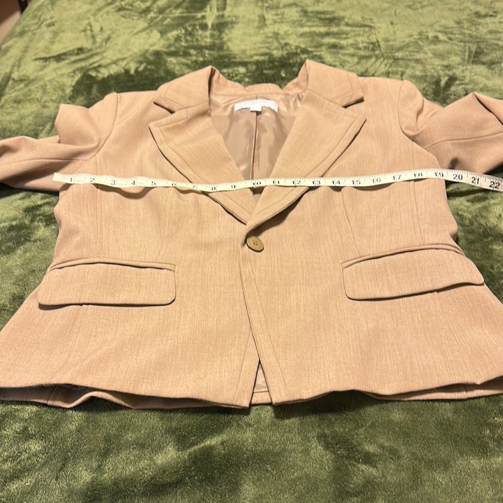 Suit - Picture 7 of 8